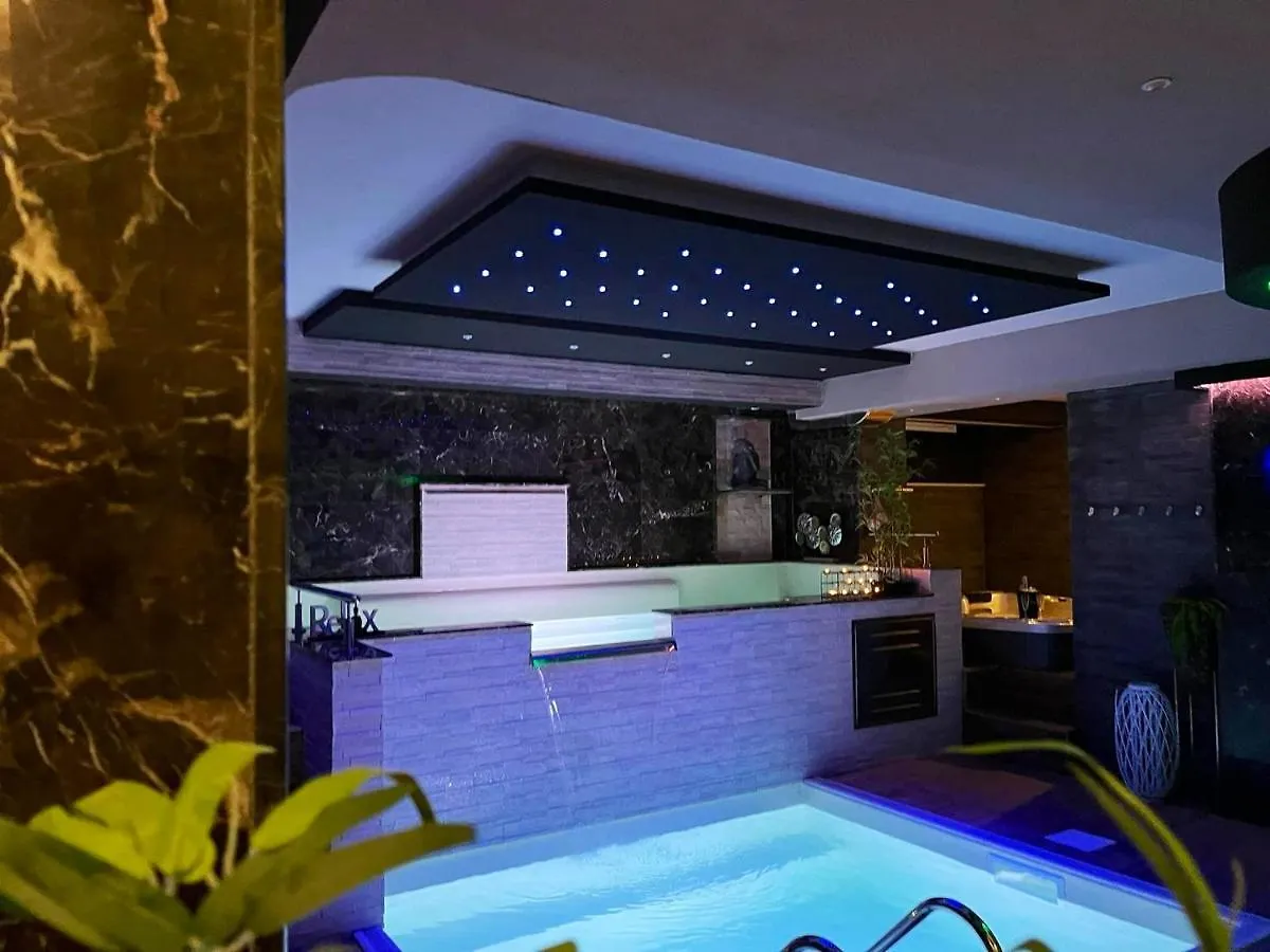 Spacious Apartment In Pozzallo, Sea View, Shared Pool Italia